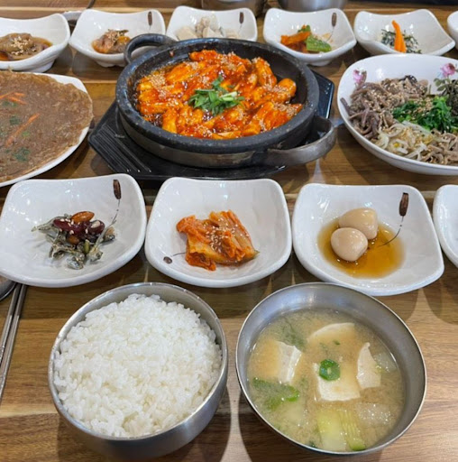 산채더덕구이정식으로 풍미 넘치는 쉬어가기좋은날식당의 특별한 식사 즐기기